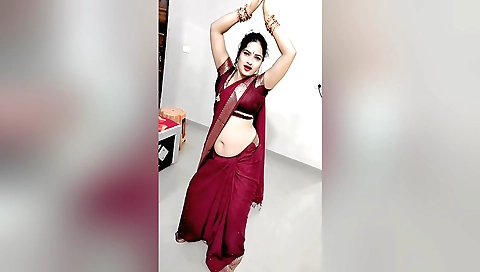 Hot indian brunette makes homemade videos of her sexy body