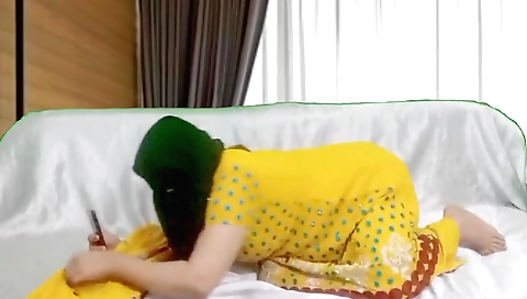 Indian slut giving a big ass and tits licking clip