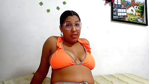 Indian brunette deepthroats a guy's cock in a deepthroat vid