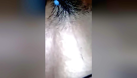 Amateur creampie show for hairy brunette in the bedroom