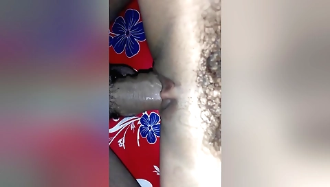 Indian girl opens up her legs and gets a cumshot from her lover