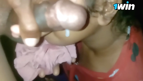 Amateur blonde with perfect curves letting you lick her