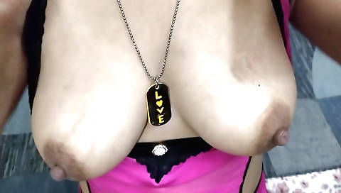 Indian babe is showing off her small pussy in a solo video