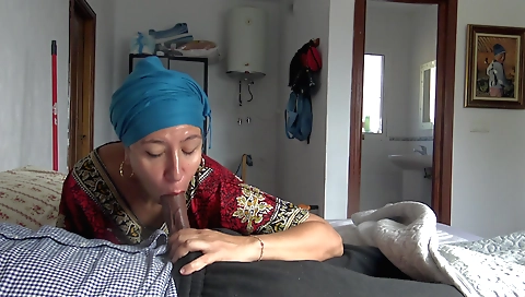 Indian amateur milf gets her pussy fingered by her boyfriend