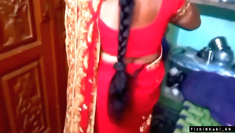 Indian girl shows off her body in homemade sex video