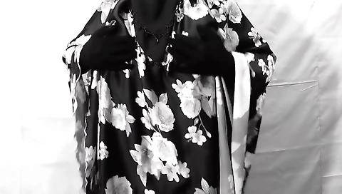 Pooja queen bhabhi is a sexy indian babe to the camera