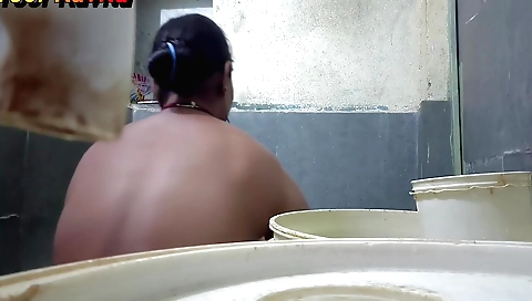 Indian stepsister-inlaw in bathroom makes porn video