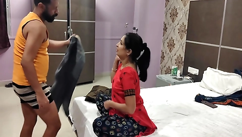 Blonde seduced a driver and took his car into the open road