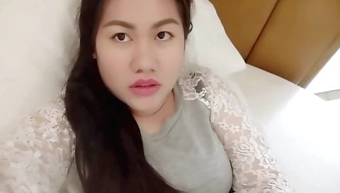 A brunette is caught in the car while they are having sex