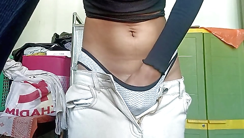 Solo video show amateur girl with a beautiful body