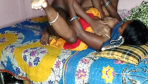 Bhosdi Mousi Ji Ko Raat Me Bohat Maje Se Pela Aram Se