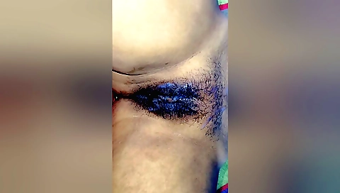 Indian babe with a hairy pussy gets her wet body drained