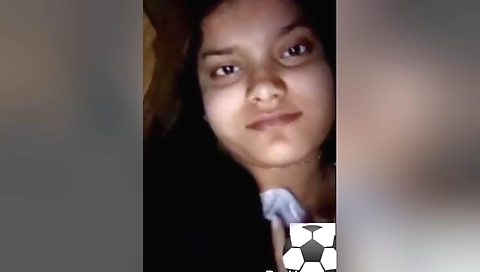 Today Exclusive-sexy Girl Showing Her Boobs On Video Call