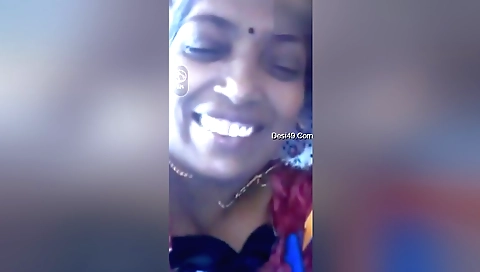 Today Exclusive-mature Bhabhi Showing Her Boobs On Video Call 2