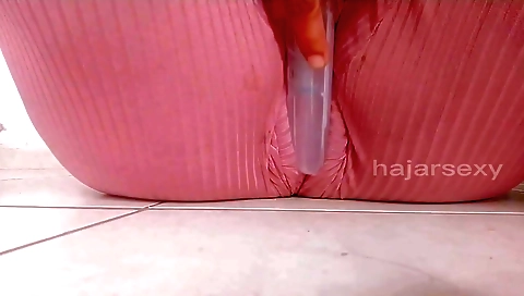 Big ass amateur girl fucks her big toy in the shower