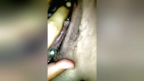 Indian babe with a small vagina in this homemade video