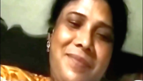 Hairy mature handjob on camera in the webcam video