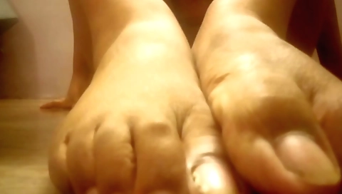 Stepsister-in-law enjoys alone relaxation with finger