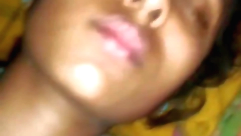 Indian brunette has nice facial and gets a nice orgasm