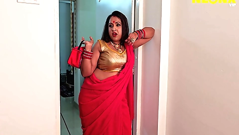 Desi Hot Milf Lady Makes Her Client Happy By Having Amazing Sex