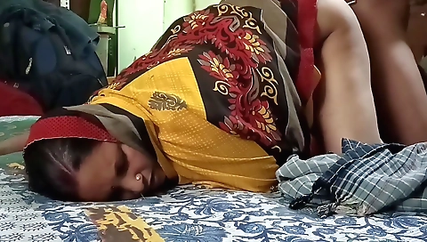 Indian big ass amateur wife with a tight pussy on webcams