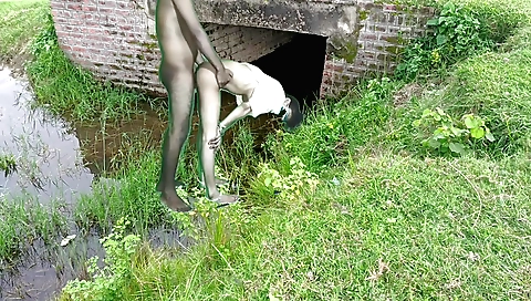 Indian girlfriend and muslim friend fucked outdoor