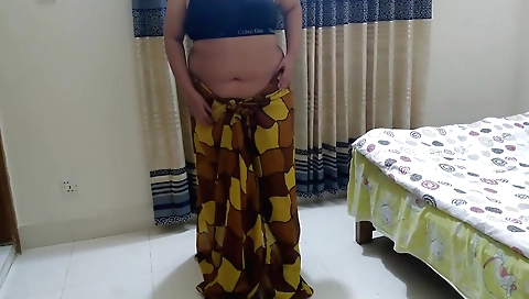 Indian babe is wearing a saree and her ass is getting fucked