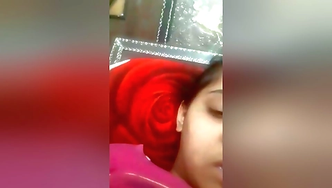 Indian beauty is stretching her pussy in a massage