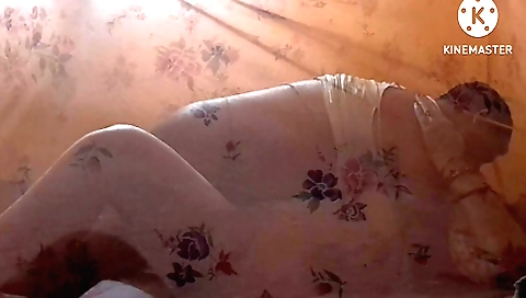 Indian amateur porn video with a neighbor whose son is getting