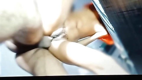 Indian babe gives a blowjob and gets her pussy penetrated