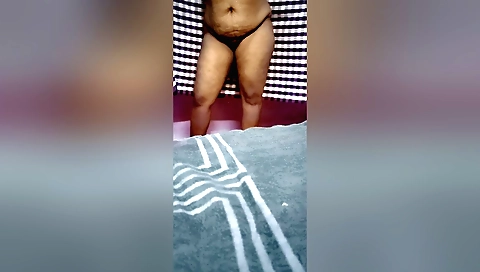 Indian slut gets fucked in her pussy in amateur vid