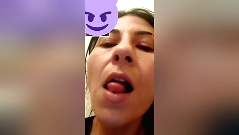 Indian beauty in a sexy outfit masturbates on web cam