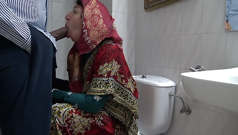 Perverted Turkish Amateur Stepmom Sucking Big Black Cock In Germany