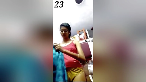 Indian chick shows her sexy tits and boobs in cam solo video