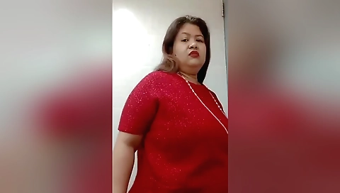 Sexy stepmom shows off her big booty and twat in solo