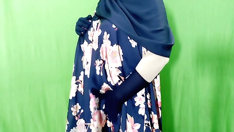 Indian housewife gives a blowjob and rides his cock