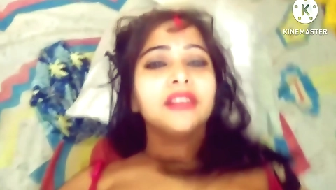 Homemade brunette in hd shows her amazing body in bed