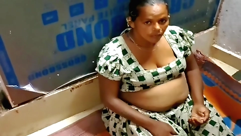 Busty indian babe shows off her body on the camera