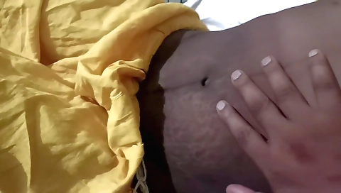 Amateur indian brunette filming her pussy on webcamera