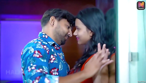 Bright brunette babe is on the internet and she is showing us her face