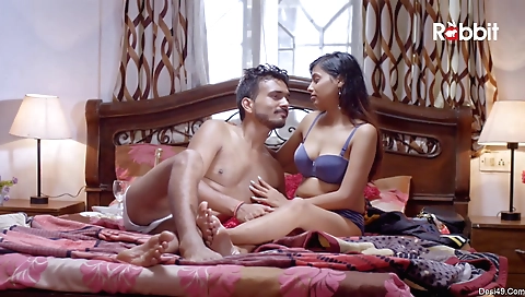 Brunette milf shows off her face and body on the camera