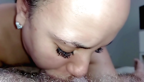 Indian teen with a big natural body takes a dick in her mouth