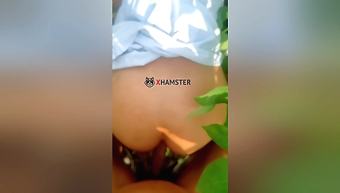 Indian girl is making love in the field in her homemade vid