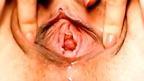 Indian amateur woman shows her nice body on webcam