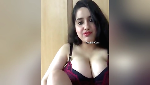 Indian brunette babe in hot cam video with huge tits