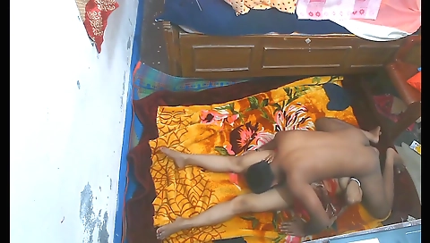 Indian brunette with round ass gets fucked in a hole