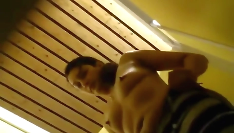 Indian babe shows off her natural body with a sexy lingerie