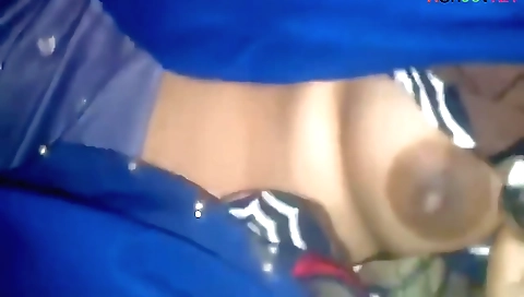 Hindu Muslim milf enjoys a solo sexual experience in the bus