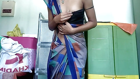 Amateur indian woman stretches herself in her body