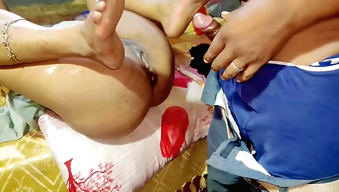 Indian stepsister gets fucked and creampie in amateur